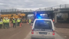 KAMION SE ZAKUCAO U NADVOŽNJAK Nesreća kod Kraljeva, policija na licu mesta (FOTO)