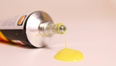 ZA TILI ČAS Uklonite lepak sa vaše kože za samo nekoliko minuta uz ove kućne sastojke