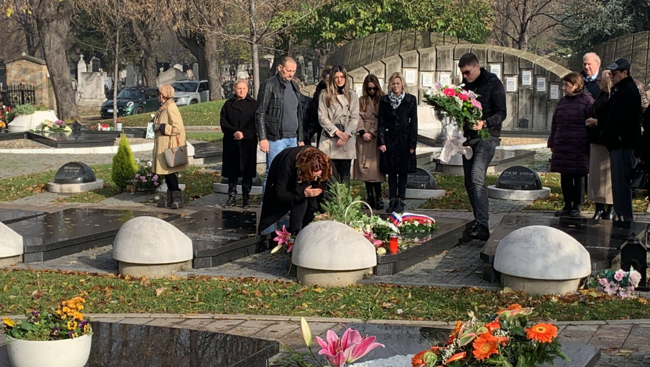 RAZARA SRCE Ana Bekuta sa sinom i unucima dala Mrki čitulju, POTPUNO SE SLOMILA! (FOTO)