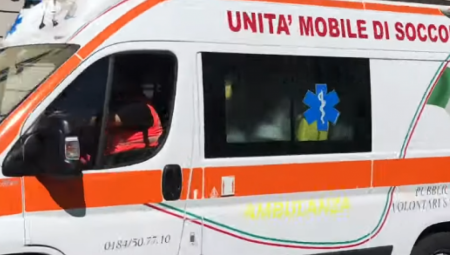 UČENIK (17) IZBO PROFESORKU Užas u Italiji: Prišao joj sa leđa na ulazu u školu