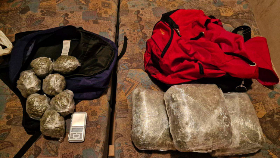 UHAPSILI OSAMNESTOGODIŠNJAKA ZBOG DILOVANJA U stanu pronašli skoro 4 kilograma marihuane