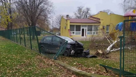 STRAVA I UŽAS U SVILAJNCU Automobil u punoj brzini uleteo u obdanište!