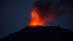 ERUPCIJA U SAD! Proradio najveći aktivni vulkan na svetu!