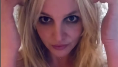BRITNI OBJAVILA FOTKU NA KOJOJ JE POTPUNO GOLA Njen komentar je još skandalozniji, milion ljudi se pita da li je sišla s uma