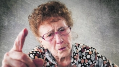 "BRATA MI DROGIRA, A MENE HOĆE DA UBIJE I DA SE DOKOPA IMOVINE" Žena iz Niša se odrekla snaje preko novina (FOTO)