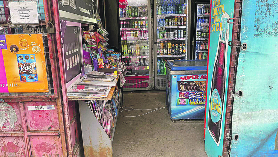 SEKIROM MU POLOMILI LOBANJU I NOGE Svi detalji napada na mladića u trafici u Zemunu! (FOTO)