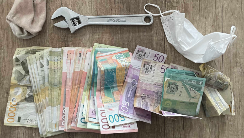 AKO IH PREPOZNAJETE, JAVITE SE POLICIJI Obijale stanove, uzimale nakit i novac (FOTO)