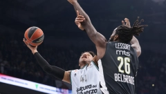 PARTIZAN NASTAVIO SERIJU PORAZA Crno-beli  izgubili od Valensije u "Areni" posle produžetaka i upisali četvrti poraz u nizu