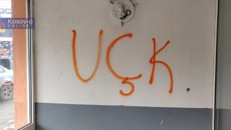 NOVA PROVOKACIJA SRBA NA KOSOVU Na zgradi u severnoj Mitrovici osvanuo grafit UČK - građani strahuju za svoju bezbednost!