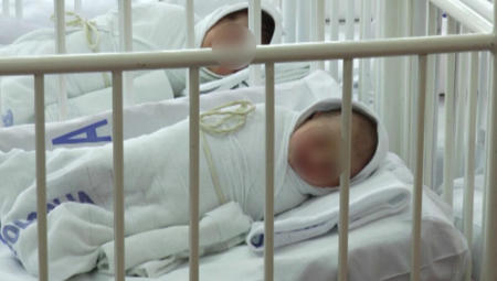 KOMŠIJE O MAJCI KOJA JE OSTAVILA BEBU NA TROTOARU U KRAGUJEVCU "Nije joj prvi put"