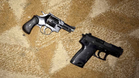 PRONAĐENO TELO MUŠKARCA U RAKOVICI Policija u stanu našla oružje, sumnja se na samoubistvo