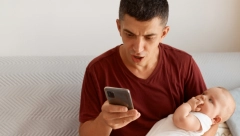 "NEMAM VREMENA DA ISPRATIM 125 PORUKA!" Tati iz Srbije prekipelo, pa majkama na vrtićkoj vajber grupi sunuo sve u lice