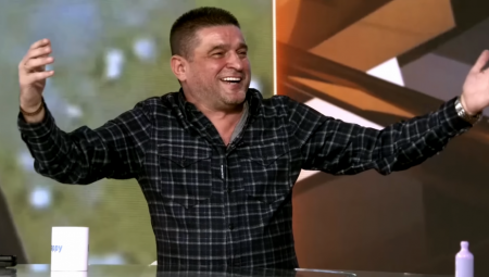 ZATRESAO SE STUDIO Baja Mali Knindža raširio ruke, pa zapevao Mariću (VIDEO)