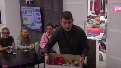 SVE IZAŠLO NA VIDELO Ivan izvadio kutiju, pa dokazao Mariji da je sačuvao slatkiše za Željka