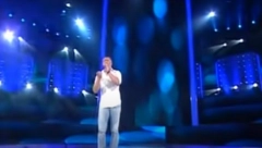 NADMAŠO ORIGINAL Danas je popularni pevač, a njegov nastup sa takmičenja "Zvezda Granda" ima preko 70 miliona pregleda, EVO O KOME JE REČ!