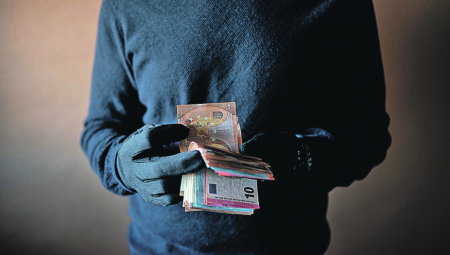 LOPOV OPLJAČKAO I SVOG SAUČESNIKA: Prijavio mu ukradene dinare, ali ne i evre! Obojicu sad čeka kazna!