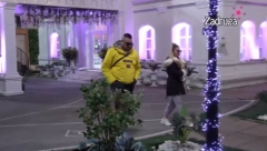 NIJE SE SETILA BIVŠEG Aleksandra ni ne sluti šta se napolju dešava dok provodi vreme sa Carem