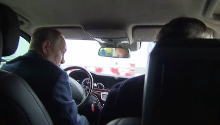 PUTIN PREŠAO KRIMSKI MOST Ruski lider za volanom krenuo u inspekciju (VIDEO)