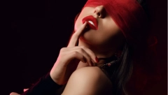 NASTAVNICA FIZIKE ZBOG "GOLIH FOTOGRAFIJA" DOBILA OTKAZ U ŠKOLI  "Roditelji su krivi što su me deca videla golu"