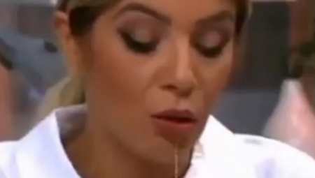 BLAM VEKA NAŠE VODITELJKE! Čitala vesti u programu uživo, pa joj ispala bala iz usta, a tek kad vidite njenu reakciju!