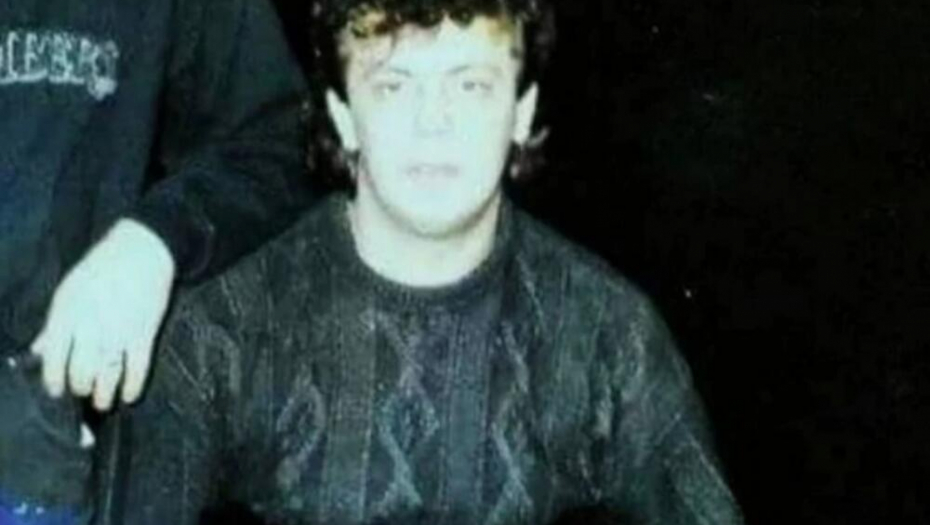 NJEGOVA PORODICA OBELEŽENA JE SKANDALIMA, ON HARAO U KRIMINALU: Raspala mu se porodica, žena ga javno urnisala, evo kako danas izgleda! (FOTO)