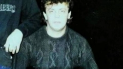 NJEGOVA PORODICA OBELEŽENA JE SKANDALIMA, ON HARAO U KRIMINALU: Raspala mu se porodica, žena ga javno urnisala, evo kako danas izgleda! (FOTO)