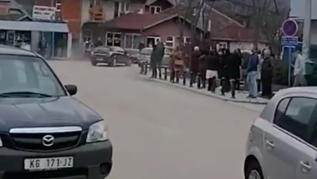 "NISU NAS PROTERALI TURCI, NEĆE NI ONI" Protestna šetnja u Zubinom Potoku (FOTO)
