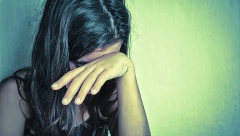 OČEVIDAC O POKUŠAJU SAMOUBISTVA DEVOJČICE U NOVOBEOGRADSKOJ ŠKOLI Lupala je glavom o ormar i vikala je da mrzi sebe!