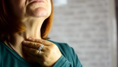 AKO IMATE PROBLEMA SA ŠTITNOM ŽLEZDOM IZBEGAVAJTE OVE 2 NAMIRNICE Mnogo loše utiču na njen rad