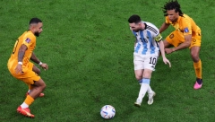 MESI IDE NA MEGDAN HRVATSKOJ Argentina prokockala prednost od 2:0, hrabri Holanđani uveli meč u produžetke, ali "gaučosi" na penal ruletu imali više sreće i idu na "vatrene" u polufinalu