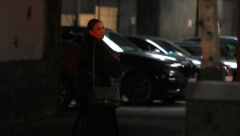 EKSKLUZIVNI ALO! PAPARAZZO Nema krize kod pop zvezde, zavreće vam se u glavi od torbe koju nosi