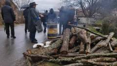 SRBI 19. DAN NA BARIKADAMA Vučić i Mojsilović obišli jedinice Vojske kod Raške, blokiran i prelaz Merdare
