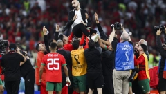 POBEDA MAROKA SE SLAVILA I U SRBIJI Ludnica ispred kafane, zapalili baklje i zapevali (VIDEO)