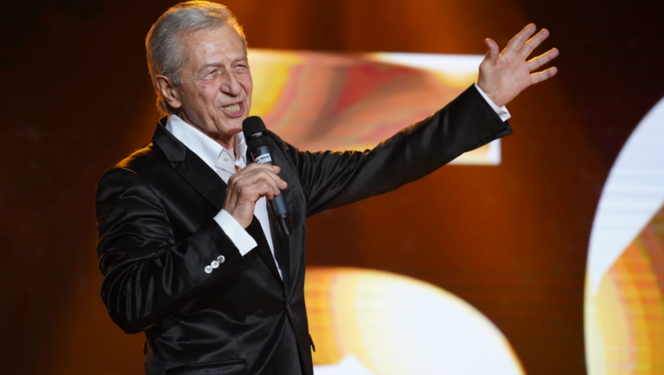BLJEŠTI ŠTARK ARENA, MIROSLAV ILIĆ PONOVO DOKAZAO ZAŠTO JE KRALJ NARODNE MUZIKE: Evo ko je od javnih ličnosti došao, najvoljeniji uživaju u koncertu! (FOTO/VIDEO)