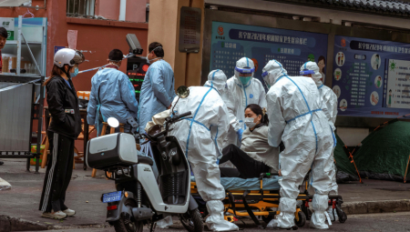 VIŠE OD 20 SMRTNIH SLUČAJEVA ZA NEDELJU DANA Talas korone zapljusnuo Grčku: Raste broj umrlih i hospitalizovanih