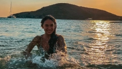 OBUKLA MAJČIN KUPAĆI KOSTIM STAR 28 GODINA Unuka Đorđa Marjanovića objavom oduševila pratioce na društvenim mrežama (FOTO)