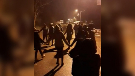 SRBI NA BARIKADAMA OPLELI KOLO I GLEDALI ZVEZDU Protest zbog hapšenja bivšeg policajca Dejana Pantića ulazi u šesti dan