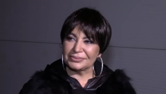 STOJINI RANI RADOVI Isplivao snimak pevačice u društvu ovih muškaraca, oskudno obučena pravi lom oko sebe! (VIDEO)