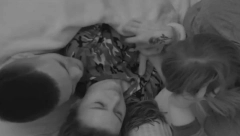 RAZVRAT I GRUPNJAK U ZADRUZI: Četvorka u krevetu ZGROZILA GLEDAOCE, scene su ŠOKANTNE! (FOTO)