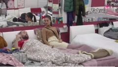 KRENULI SA ZAJEDNIČKIM PLANOVIMA! Zvezdan i Anđela se ne razdvajaju: Dok mu žena sedi kod kuće, Slavnić ne može da odoli zadrugarki! (FOTO)