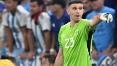 NE PRESTAJE DA ŠOKIRA Golman Argentine na sraman način otkrio šta je presudilo u finalu Mundijala