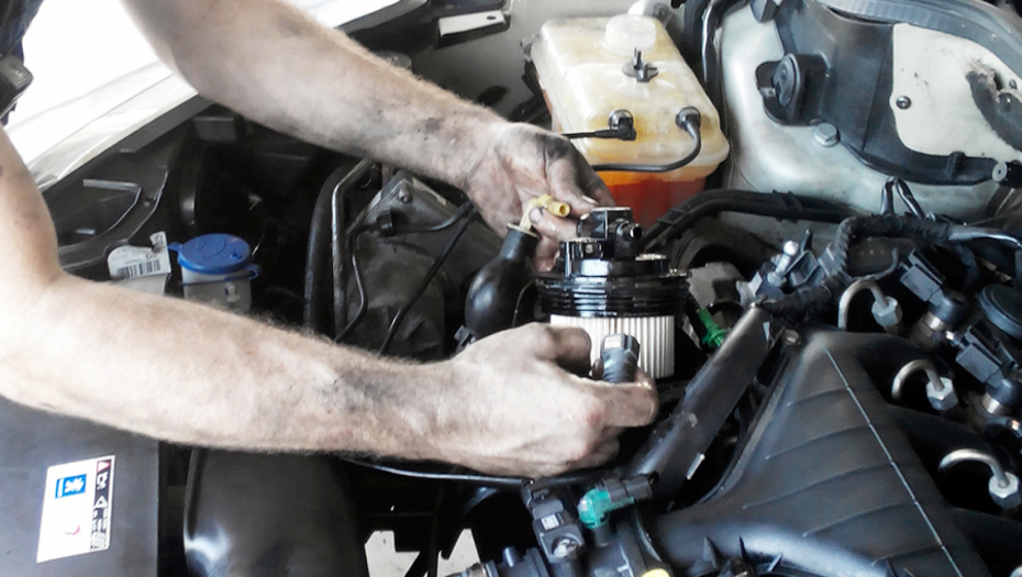 VRHUNSKI MEHANIČAR OTKRIVA Evo zašto nikada ne biste trebali nasuti više ulja u automobil nego što je preporučeno