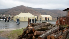 PRVA BARIKADA NA KiM UKLONJENA Počelo uklanjanje i ostalih