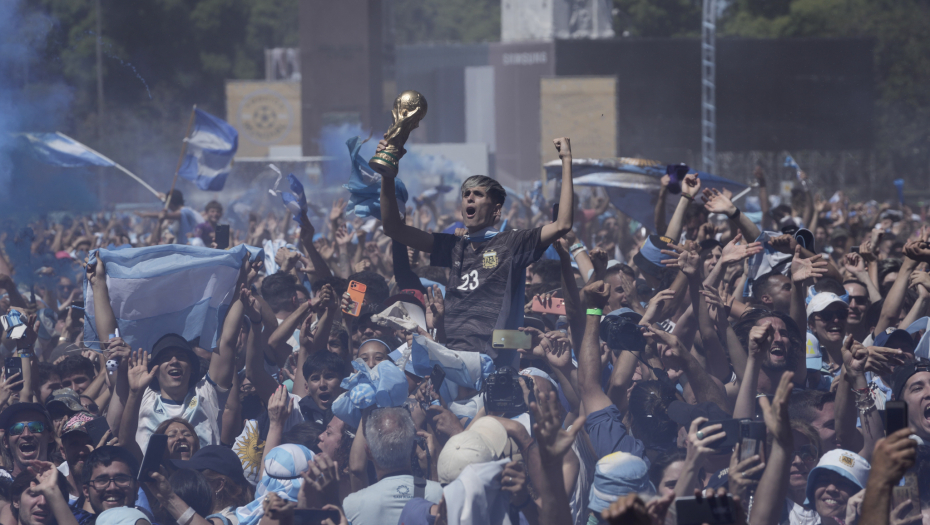 ARGENTINCI SE NE ZAUSTAVLJAJU Pokrenuli peticiju da Francuzi prestanu da plaču! (FOTO)
