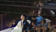 NA KORAK OD TRAGEDIJE Slavlje moglo da se pretvori u katastrofu: Saigrač spasao Mesija u poslednjem trenutku (VIDEO)