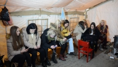 ŠTITIMO PRAVO NA OBRAZOVANJE I NE ODUSTAJEMO Prosvetni radnici na barikadama drže onlajn nastavu (FOTO)