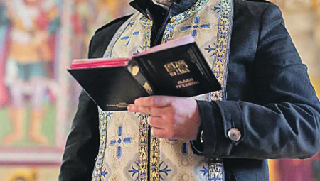 SKANDAL! Službeniku SPC demolirao auto, porodica zahteva reakciju policije!