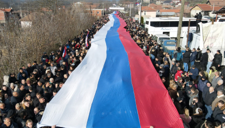 SRPSKA MUKA JE "DERNJAVA" ZA USTAŠKE MEDIJE Sramno izveštavanje o protestima našeg naroda na Kosmetu (FOTO)
