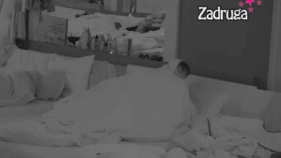 TRESLI SE ZIDOVI Skandalčina! Miljana i Bebica zaboravili na kamere, popustile kočnice (FOTO/VIDEO)