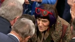 NE STIŠAVA SE BURA OKO POSETE ZELENSKOG AMERICI Svi se pitaju ko je žena koja mu je čvrsto stegnula ruku?